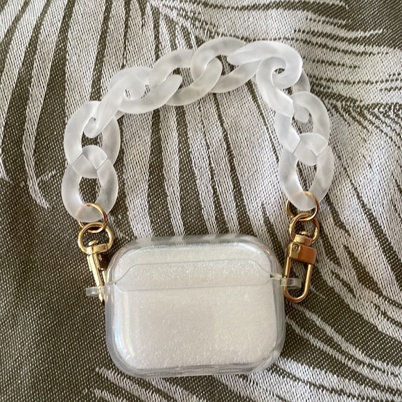 Clear AirPod Pro Case with Chain Strap - Picture 4 of 5